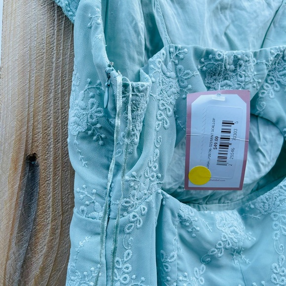 LUSH SCALLOP EYELET LACE ROMPER - Picture 5 of 10